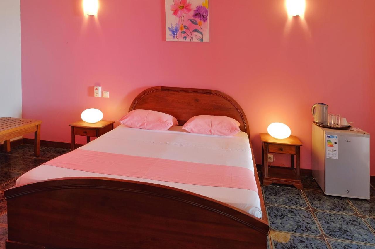 Hotel Villa Les Orchidees アンバトロアカ エクステリア 写真